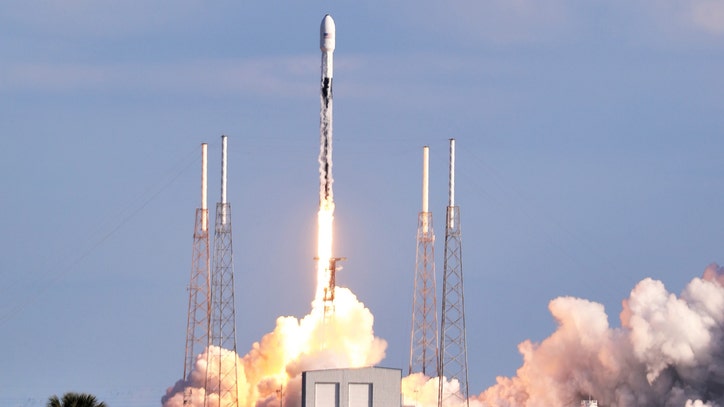 SpaceX launches Falcon 9 rocket, sending Starlink satellites into space ...