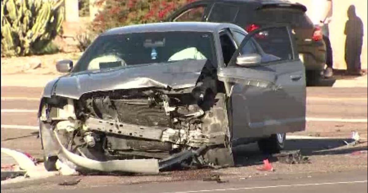 Police investigate fatal motorcycle crash in Phoenix | FOX 10 Phoenix