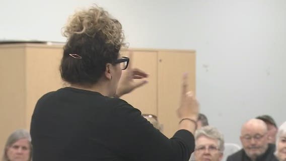 Phoenix Amazon fulfillment center gives tours to the deaf community, thanks to this couple