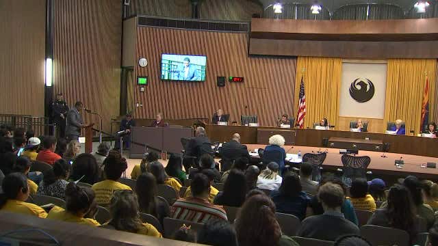 Phoenix Council approves civilian oversight of police in 5-4 vote