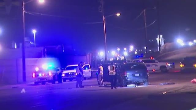 Police: 1 dead in 2-car crash at Phoenix intersection