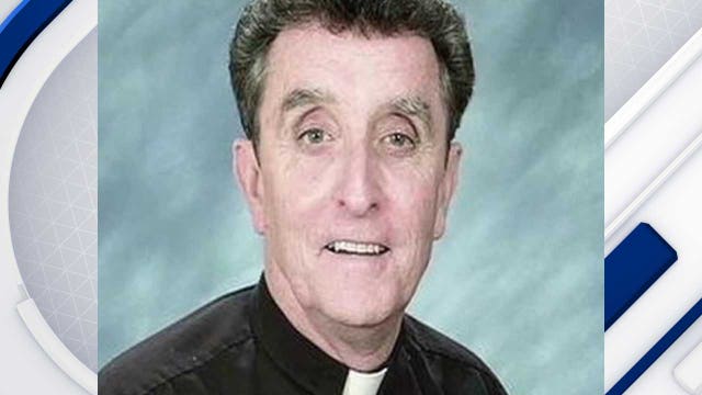 Former Arizona priest indicted on sex assault charges dies