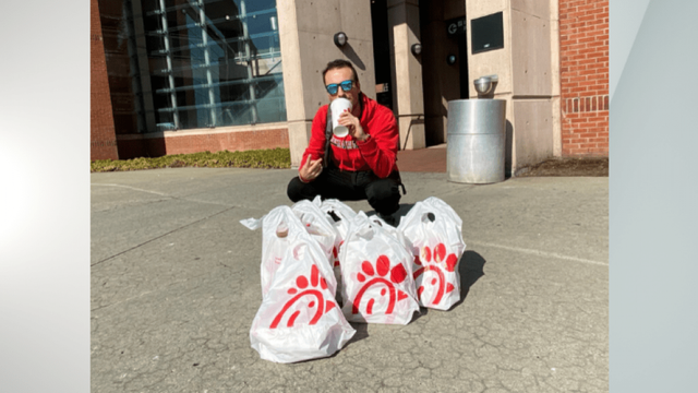 Chick-fil-A-loving college students buy plane ticket to satisfy craving, order $200 worth of fast food