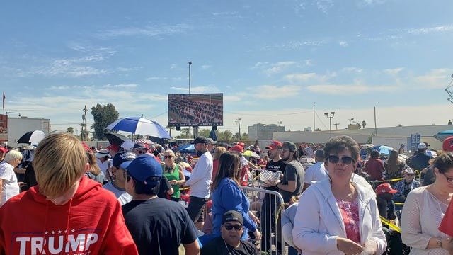 Trump backers line up for hours before Phoenix rally