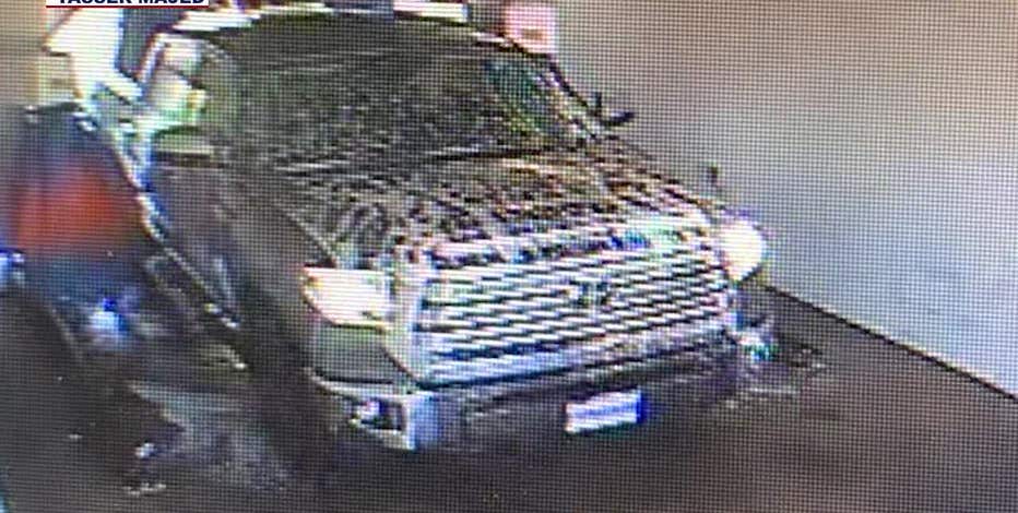 https://images.foxtv.com/static.fox10phoenix.com/www.fox10phoenix.com/content/uploads/2020/02/932/470/KSAZ-Car-In-Majed-Car-Wash-021820.jpg?ve=1&tl=1