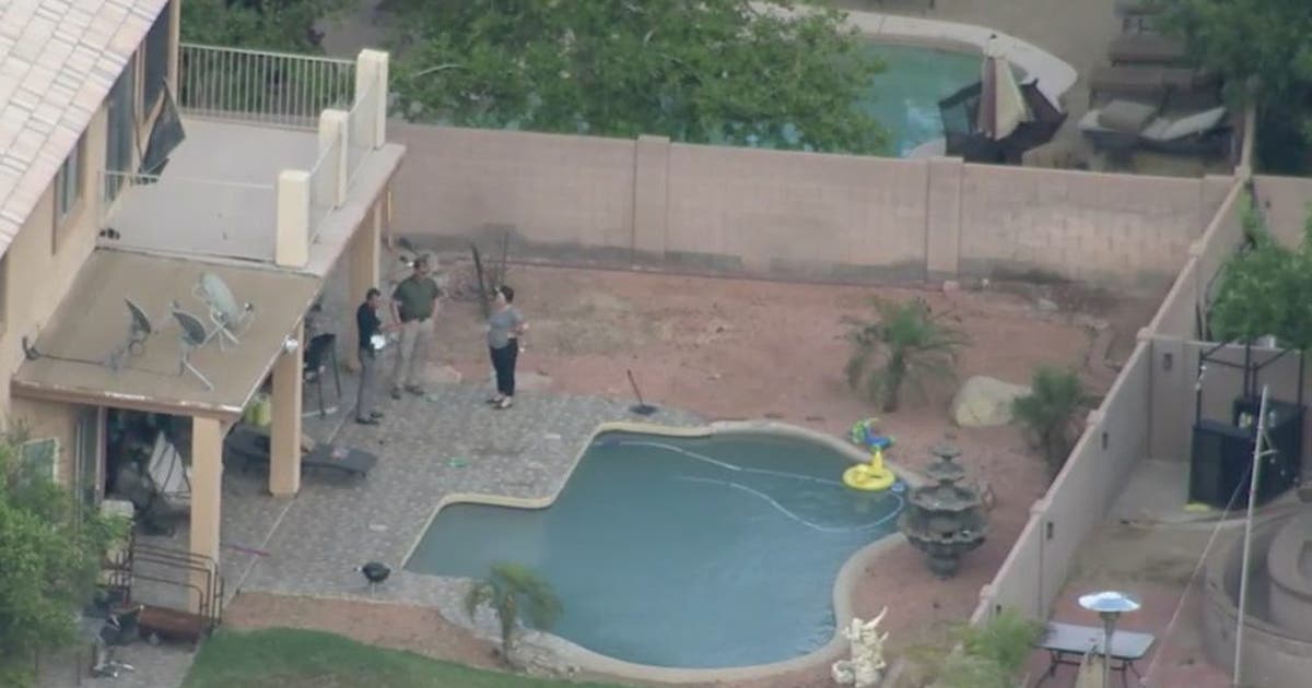 2-year-old girl dies after being pulled from pool in Glendale | FOX 10 ...