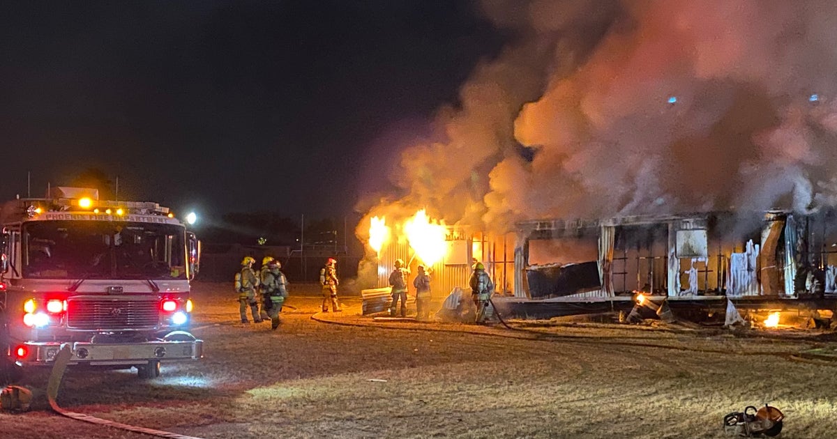 Phoenix fire crews battle 2 mobile home fires | FOX 10 Phoenix
