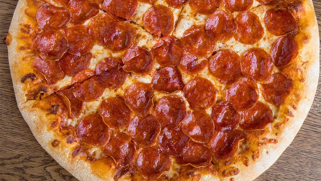 Landlord gives New York pizzeria free rent for donating hundreds of pizzas a day to overwhelmed hospitals