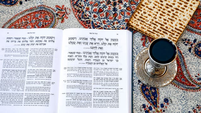 Israelis sing from balconies during Passover amid pandemic