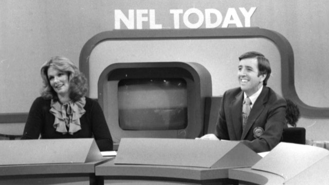 Pioneering NFL sportscaster Phyllis George dies at age 70