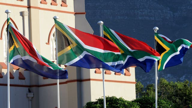 Gangs deliver food in poor Cape Town area amid lockdown