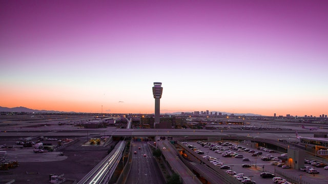 Travelers now required to wear face masks at Sky Harbor Airport