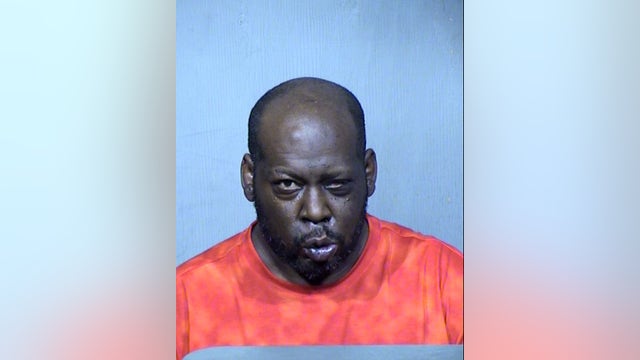 PD: Father arrested in shooting of 10-year-old boy outside Phoenix apartments