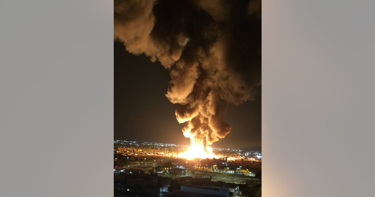 Fire crews battle large fire at 4-story apartment complex under ...