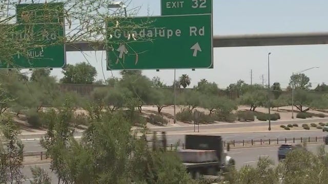 Mom gives freeway birth on Loop 202 in Mesa