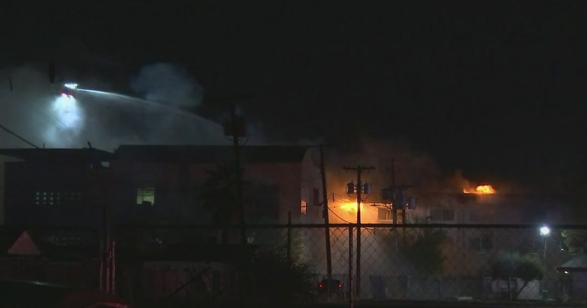 Fire burns vacant 3-story building in Phoenix | FOX 10 Phoenix