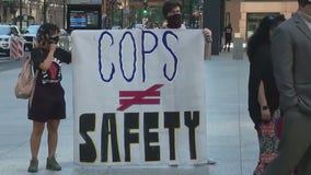 Chicago activist groups sue to bar federal agents from protest duties