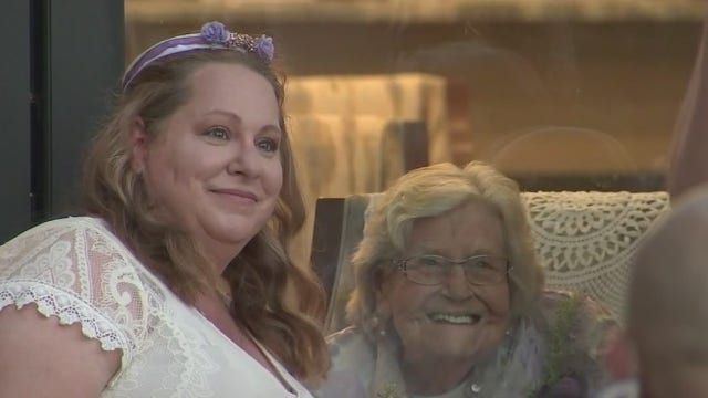 Phoenix couple gets married at retirement center so grandmother could safely attend