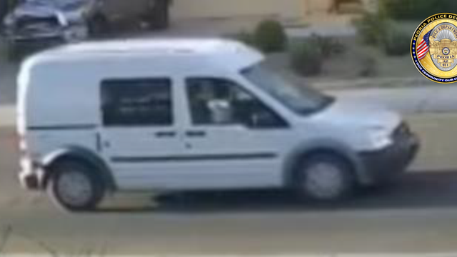 Peoria Police searching for man accused of trying to lure young girls