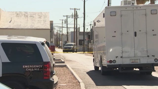 Man found dead in a Mesa alleyway, homicide investigation underway