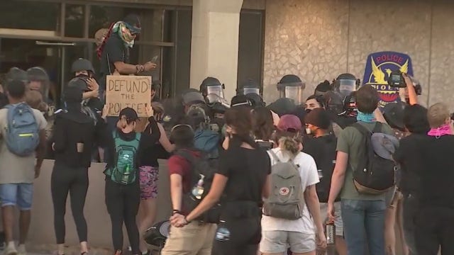 8 arrested after police brutality protest in Downtown Phoenix ended in clash with police