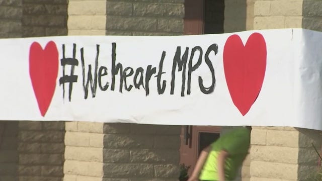 Parents and students spread love to Mesa educators with a 'heart attack'