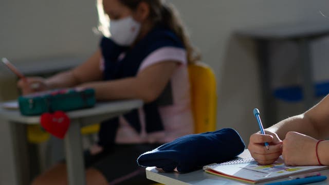 Experts say decline in new US COVID-19 cases is result of masks, insufficient testing