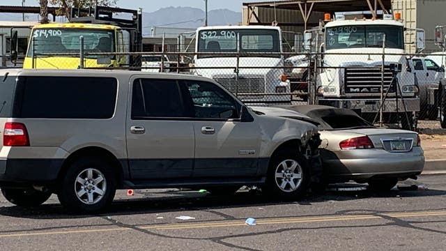 Phoenix police officer, 3 children injured in crash