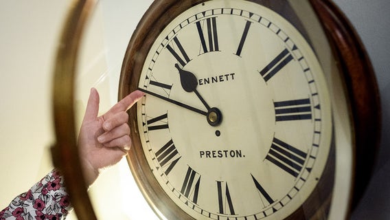 Senators file bill to keep U.S. on Daylight Saving Time until next fall