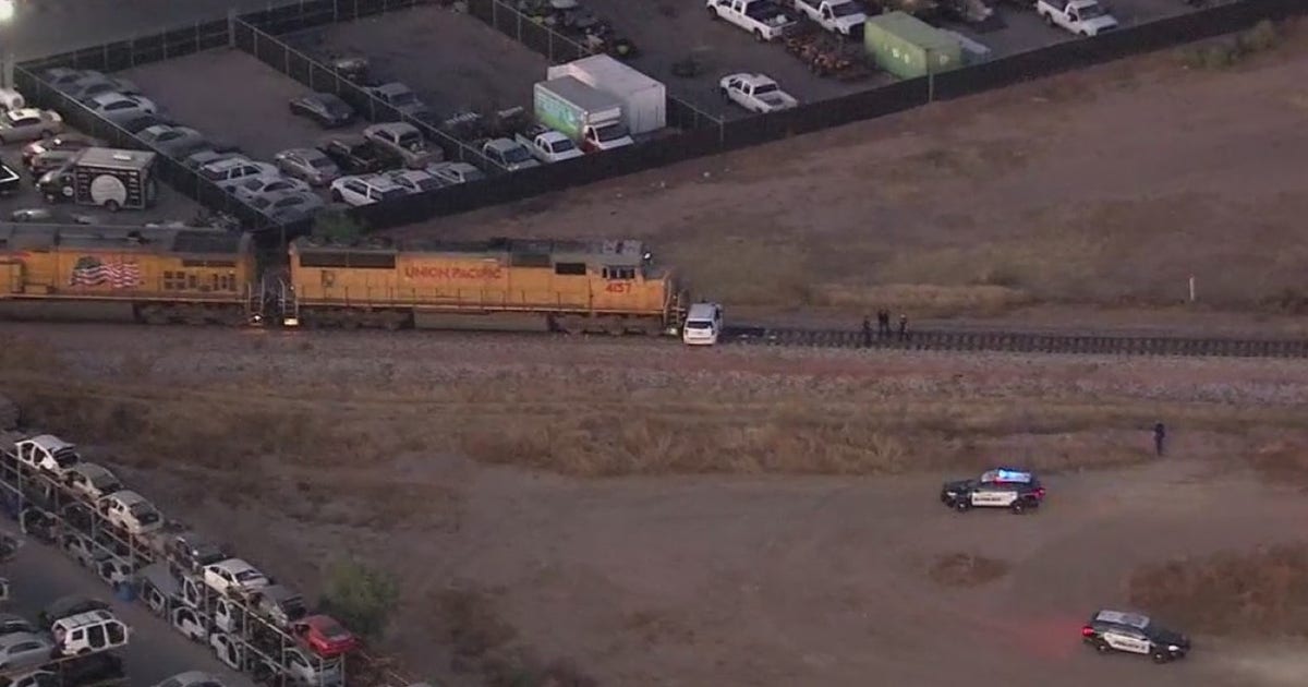 Gilbert Police: 1 dead following crash involving train | FOX 10 Phoenix