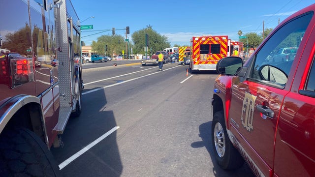 6 hospitalized, including child, after multi-vehicle crash at Phoenix intersection