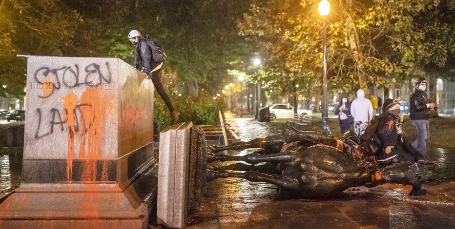 Protesters knock down Roosevelt and Lincoln statues in Portland