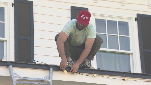 Work begins for Phoenix company to decorate homes in time for Christmas