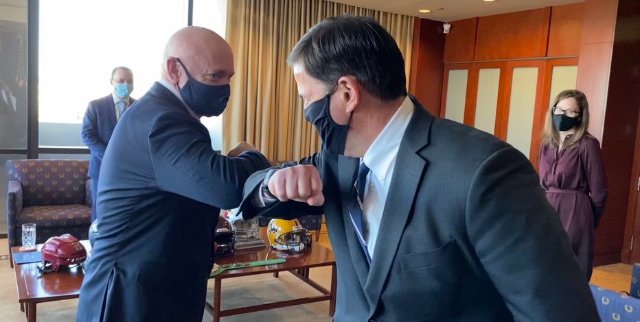 Kelly meets with Arizona governor as he prepares to take seat in Senate