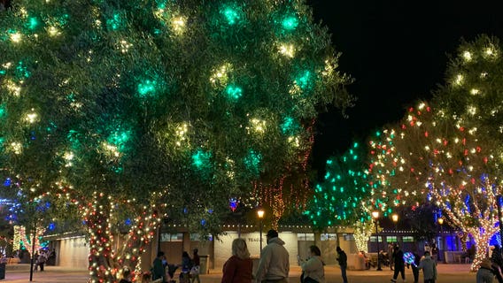 Many getting out of their homes and enjoying Glendale Glitters