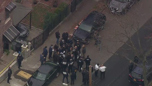 2 U.S. Marshals injured during shootout with fugitive in the Bronx