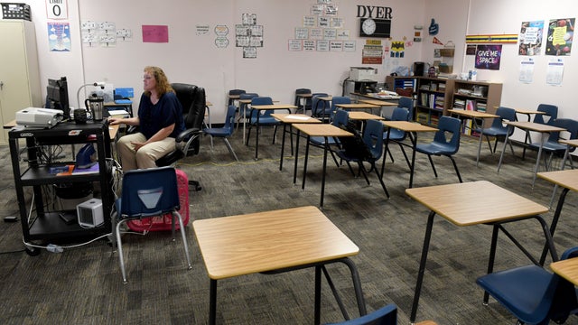 Hundreds of Chandler teachers stage 'sick out', demanding return to virtual learning