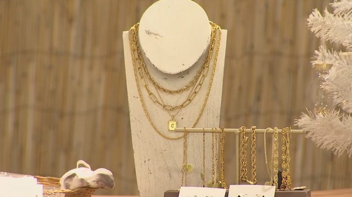 Last-minute shoppers hitting local small businesses in the Valley - Vimarsana News