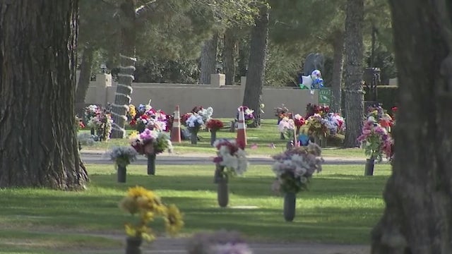 Arizona funeral homes overwhelmed with COVID-19 death-related memorials