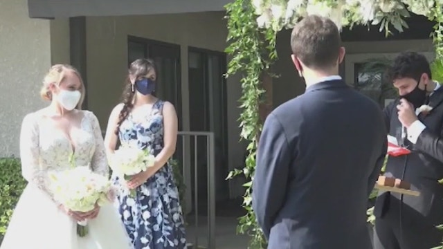 More couples choose to have micro weddings during COVID-19 pandemic