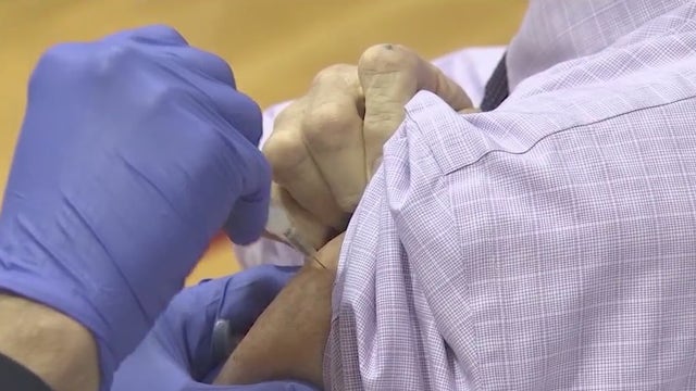 Phoenix, Tempe high school districts partnering to vaccinate thousands of Valley teachers, staff