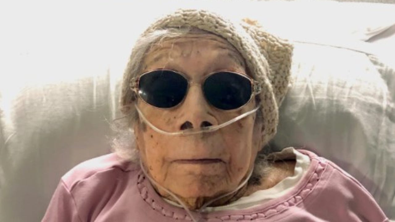 105-year-old woman beats COVID-19 on a gin diet with gin