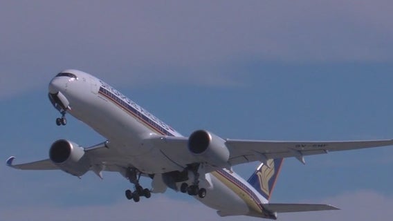 Conquering fear: Retired pilot helps people overcome their flying anxiety