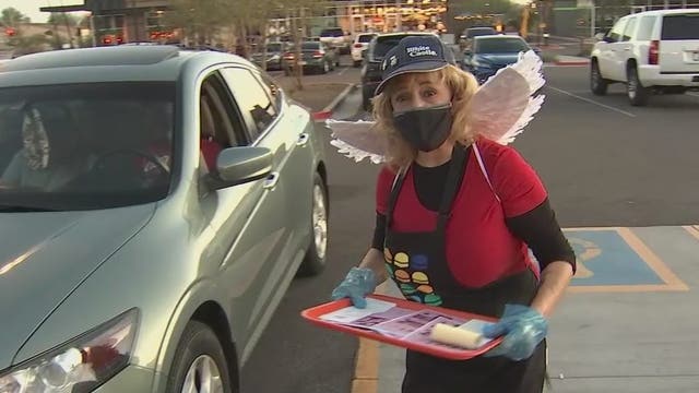 Loved ones spend Valentine's Day at Scottsdale's White Castle