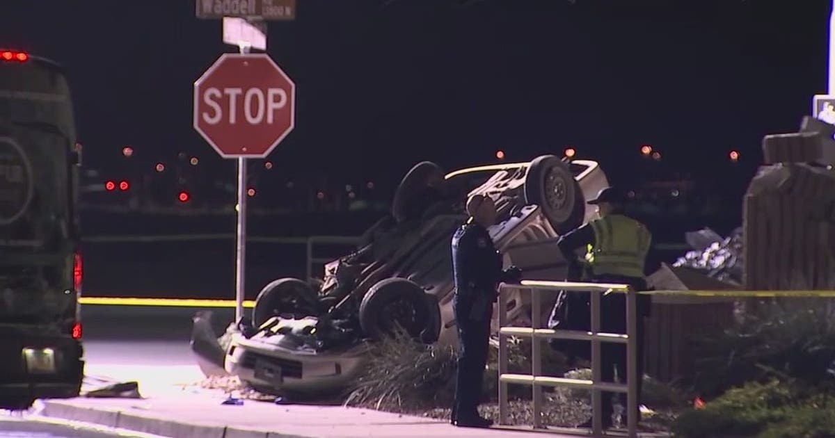 2 dead in single-car rollover crash in Surprise | FOX 10 Phoenix