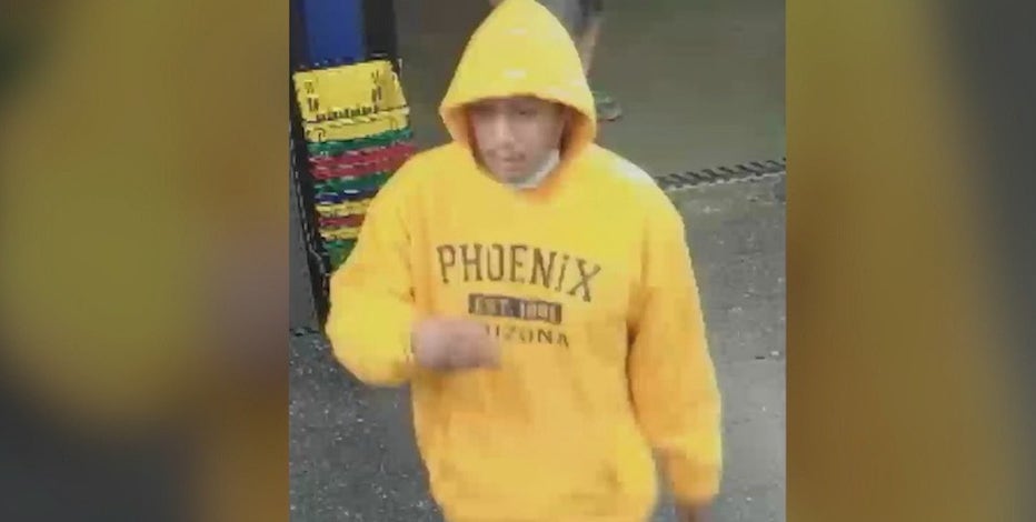 Phoenix PD looking for robbery suspect who allegedly hit store clerk with liquor bottle
