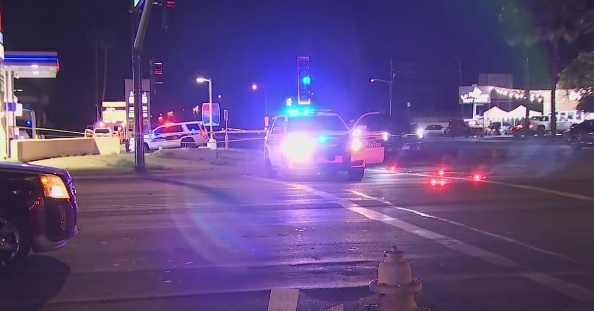 Phoenix officers fatally shoot armed robbery suspect in restaurant ...