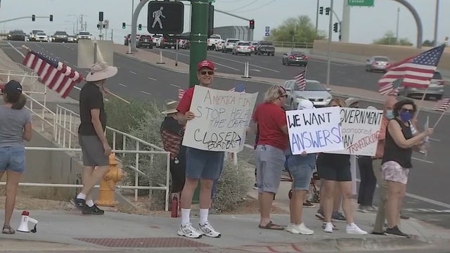 Group protests outside of Ahwatukee hotel used for housing immigrants