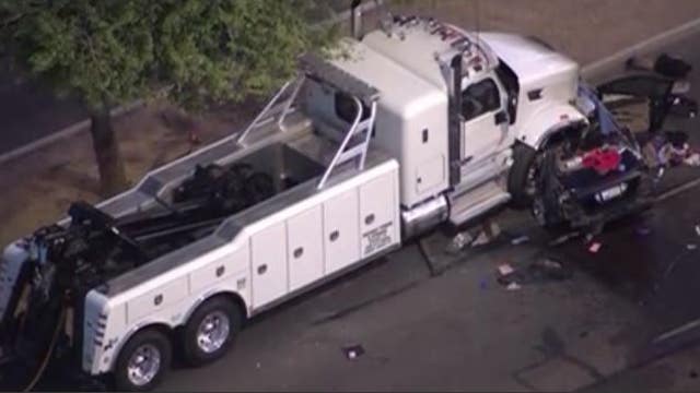 2 dead in car fire after tow truck collision in Phoenix, fire department says