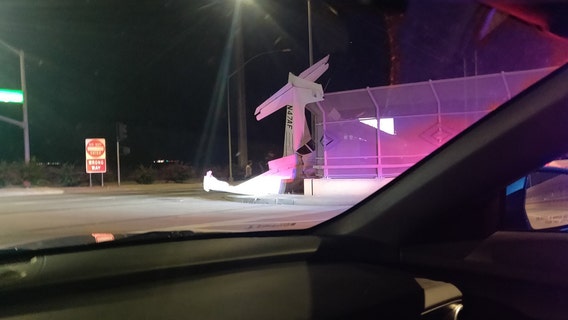 Small plane crashes near Loop 202 in Chandler; 1 person injured